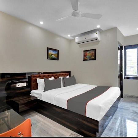Om Guest House And Banquet Kolkata Exterior photo