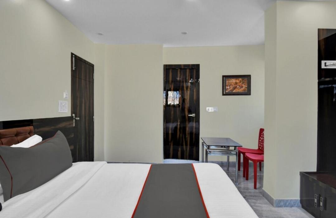 Om Guest House And Banquet Kolkata Exterior photo